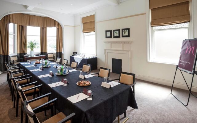 Bush Hotel Farnham