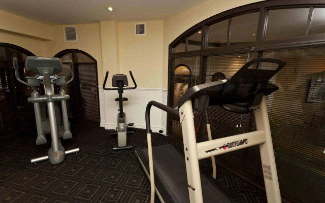 Le St-Martin Hotel & Suites Laval