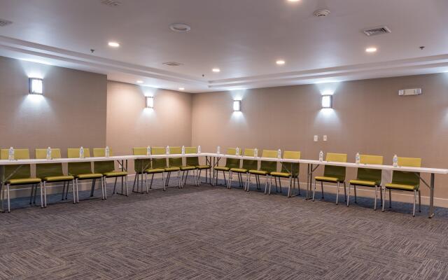 Holiday Inn Express Newington - Hartford, an IHG Hotel