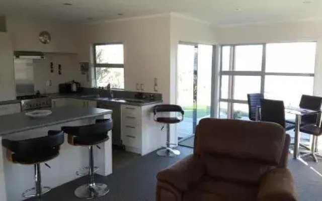 Athenree Waterside Accommodation