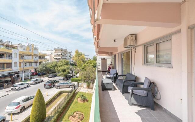 An Impressive 2 bdr Apt in Glyfada