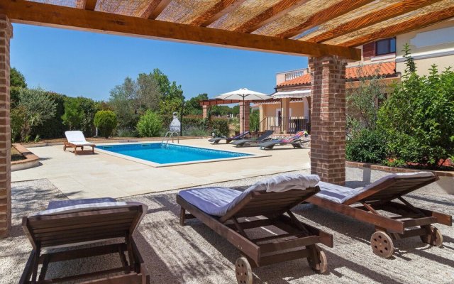 Stunning Home in Loborika With Wifi and 6 Bedrooms