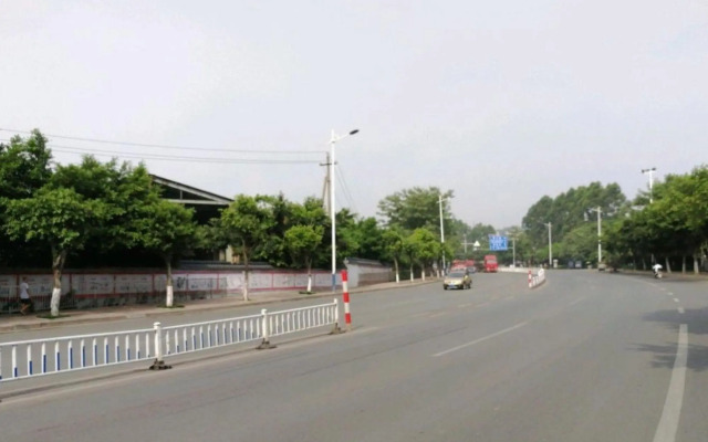 Haoting Business Hotel (Liuzhou Gangyi Middle School Fenghuangling Campus Branch)