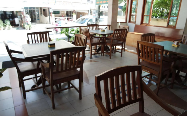 New Nikom Court