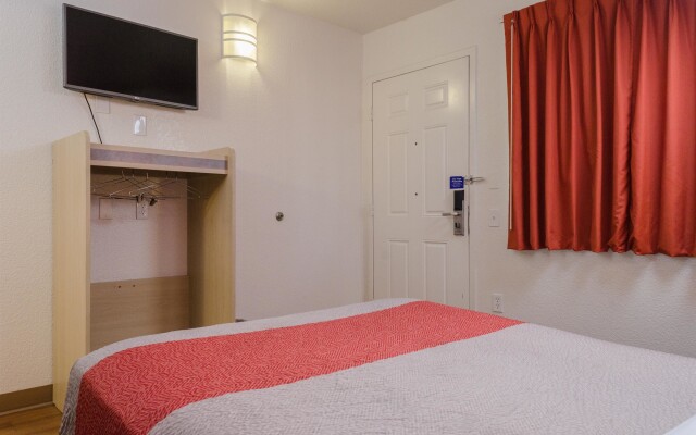 Super 8 by Wyndham Turlock
