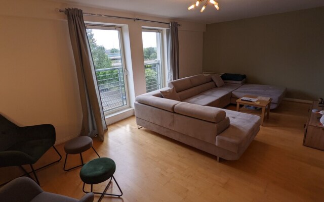 Spacious Modern 2BR Apartment Near City Center