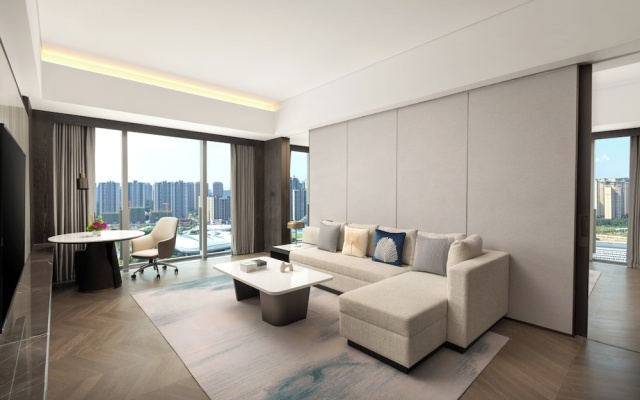 Crowne Plaza Jiangmen Binjiang by IHG – Guest Rooms – Jiangmen