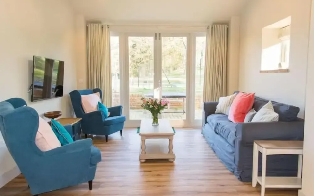 Host Stay Boathouse Barn
