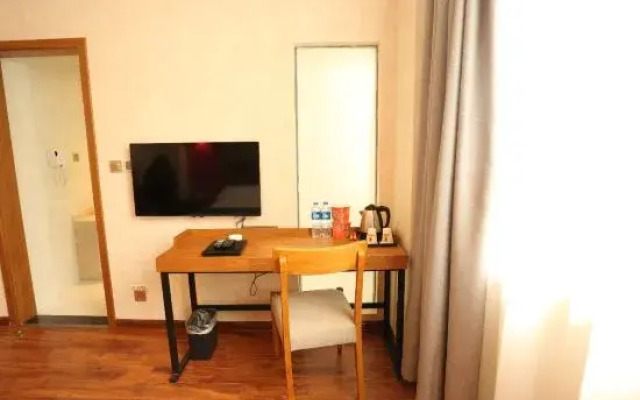 Super 8 Hotel (Luoyang Longmen High-speed Railway Station Quanyi Square)