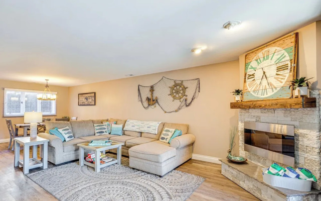 Lakefront Osage Beach Retreat: Dock Access!