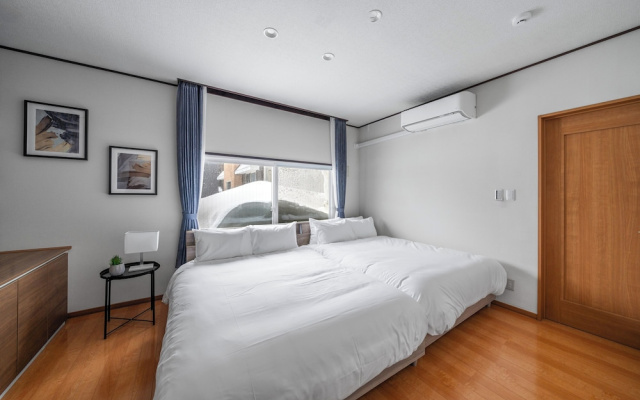 E-Us Sakaedori House