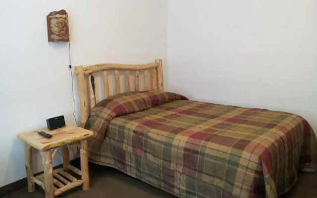 Bear's Den Lodge