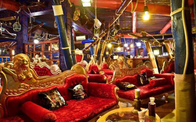 Hotel Pirates World