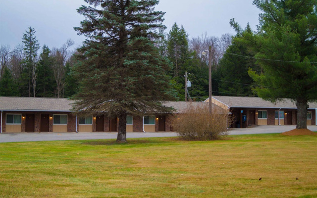 Sullivan Trail Inn & Suites