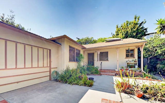 13219 Warren Ave Home 3 Bedrooms 1.5 Bathroom Home