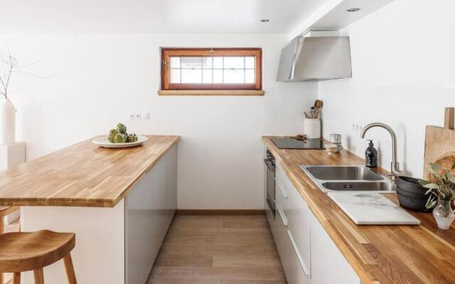 Spacious, contemporary 5Br Chalet with glacial views
