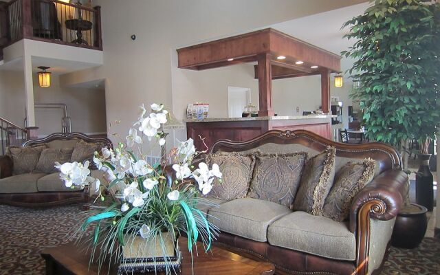 The Landmark Inn & Suites