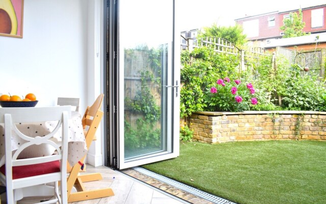 Modern Family Home In Earlsfield