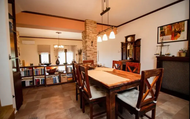 Zeusplace Fenias Nest House