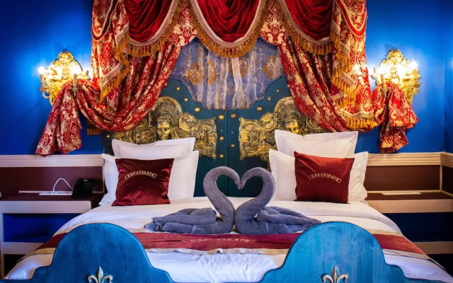 Hotel Pirates World