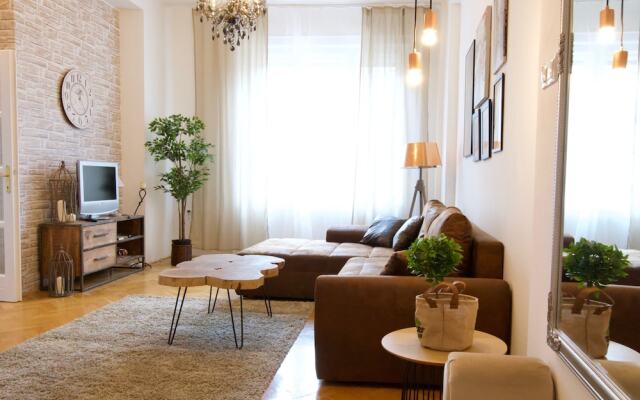 Standard Apartment by Hi5 - Madách Imre 1