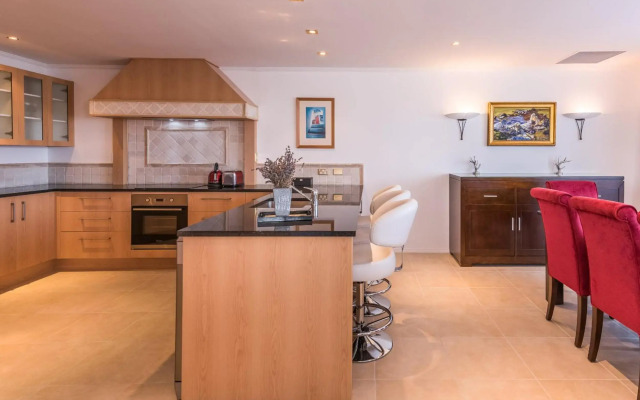 Fino Hotel and Suites