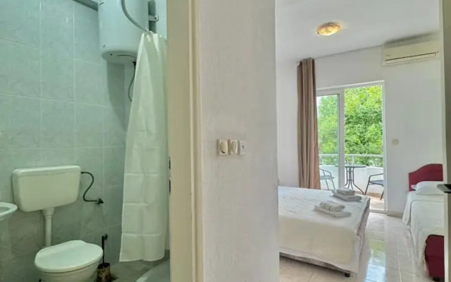B&M Holiday Rooms