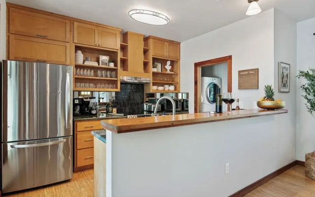 Urban Cowboy Villas - Heart of 704