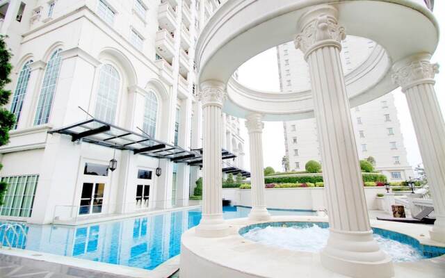Homey The Bellezza Apartment