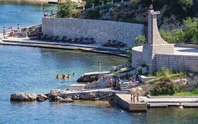 Nice Apartment in Novigrad With 4 Bedrooms