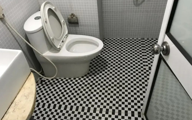 Oyo 442 Holiday Hotel
