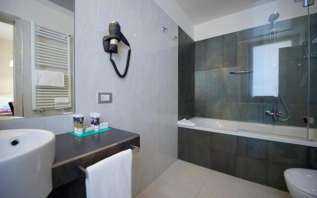 Mercure Milano Solari Hotel