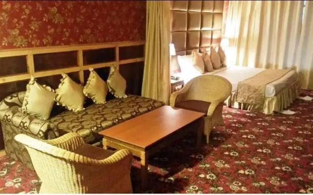 Yarlam Resort
