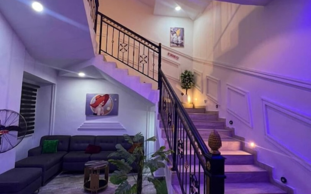 Leons Hotel and Suite