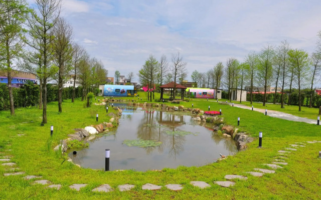 Qian Qian Riverside B&B