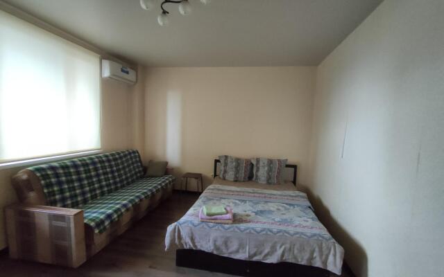 День и ночь на улице Средне-Московская