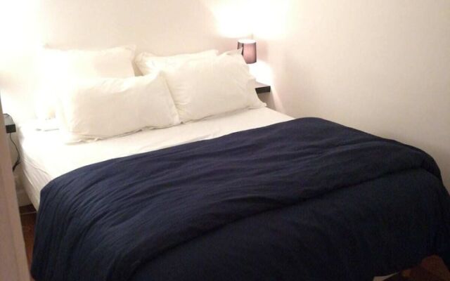 Apartment for 4 Persons View on the Eiffel Tower