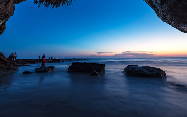 Vienna Hotel (Beihai Weizhou Island Lanqiao seaview shop)