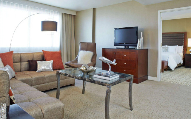 Renaissance St. Louis Airport Hotel