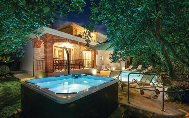Nice Home in Tar with Hot Tub, WiFi & 4 Bedrooms