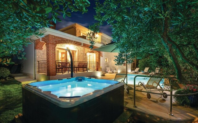 Nice Home in Tar with Hot Tub, WiFi & 4 Bedrooms