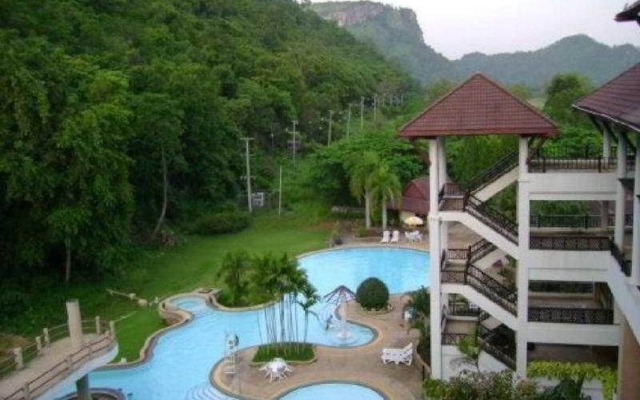 Mandarin Golden Valley Hotel & Spa