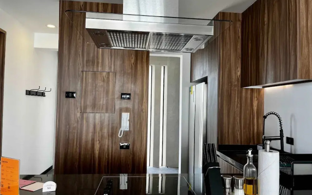 w Amazing 2BR With Elegant Balcony in Roma Nte