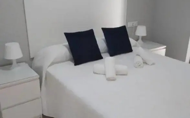 Domus Deorum- a 200 m del Teatro Romano