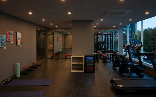 Workers Hotel Daejeon by Aank