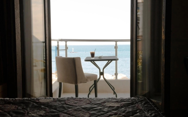 Mistral Hotel