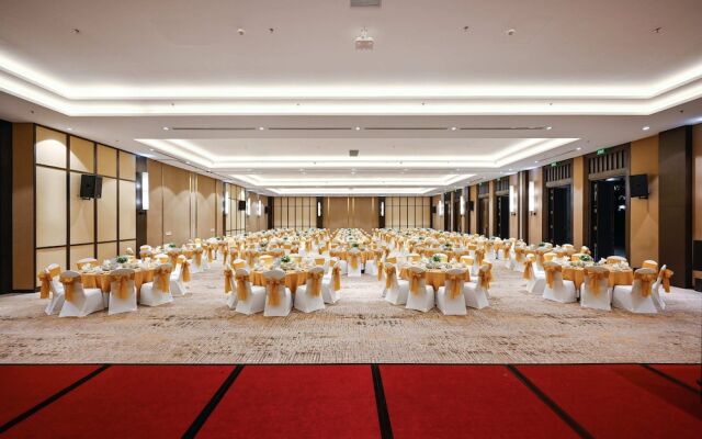 Emerald Ho Tram Resort