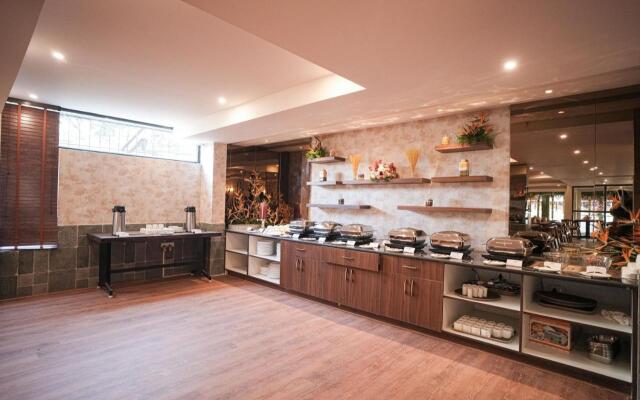 Vera by Bisque Hebbal