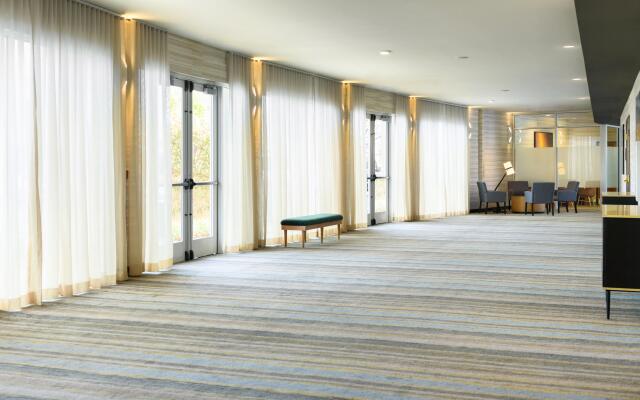Holiday Inn & Suites Oakland Airport by IHG