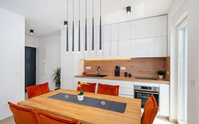 Villa in Zaton With Swimming Pool